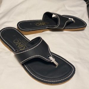 KINO Thongs ~ Sandals size 8